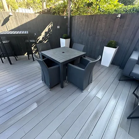 Sugar Reef - A Fantastic Modern House With Garden, Free Parking For 2 Cars, Free Use Of Electric Vehicle Point, Beach, Shops, Bars And Restaurants Just A 10 Minute Walk Away! * Whitby