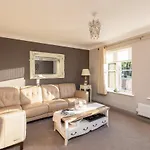 Дом отдыха Sugar Reef - A Fantastic Modern House With Garden, Free Parking For 2 Cars, Electric Vehicle Point, Beach, Shops, Bars, Restaurants Just A 10 Minute Walk Away, Maximum Occupancy 4 Guests