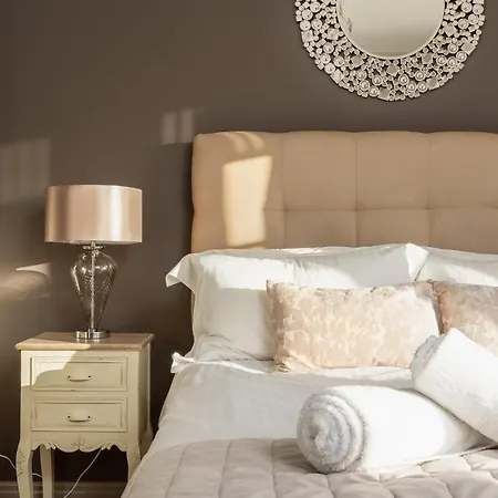 Sugar Reef - A Fantastic Modern House With Garden, Free Parking For 2 Cars, Electric Vehicle Point, Beach, Shops, Bars, Restaurants Just A 10 Minute Walk Away, Maximum Occupancy 4 Guests Prázdninový dům