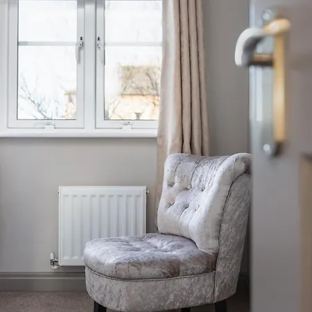 Sugar Reef - A Fantastic Modern House With Garden, Free Parking For 2 Cars, Electric Vehicle Point, Beach, Shops, Bars, Restaurants Just A 10 Minute Walk Away, Maximum Occupancy 4 Guests ウィットビー