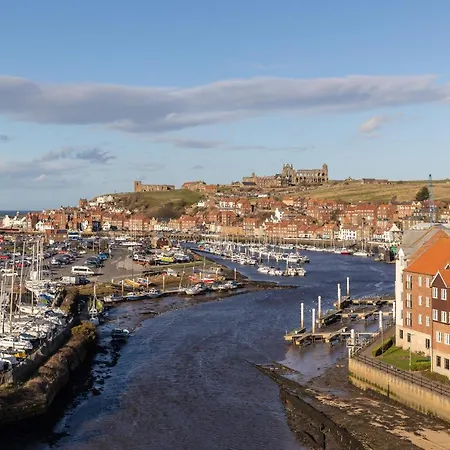 Sugar Reef - A Fantastic Modern House With Garden, Free Parking For 2 Cars, Electric Vehicle Point, Beach, Shops, Bars, Restaurants Just A 10 Minute Walk Away, Maximum Occupancy 4 Guests