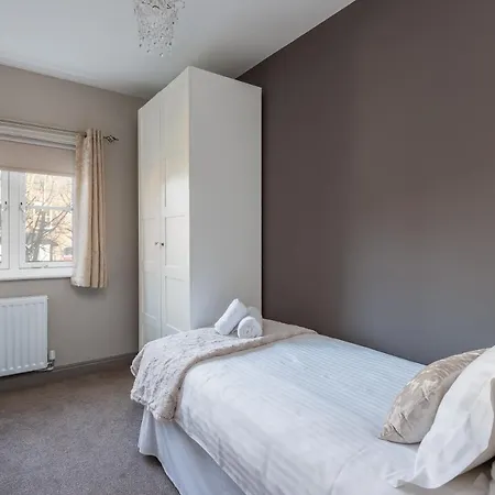 Sugar Reef - A Fantastic Modern House With Garden, Free Parking For 2 Cars, Electric Vehicle Point, Beach, Shops, Bars, Restaurants Just A 10 Minute Walk Away, Maximum Occupancy 4 Guests Dom wakacyjny Whitby