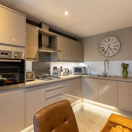 Sugar Reef - A Fantastic Modern House With Garden, Free Parking For 2 Cars, Electric Vehicle Point, Beach, Shops, Bars, Restaurants Just A 10 Minute Walk Away, Maximum Occupancy 4 Guests ウィットビー