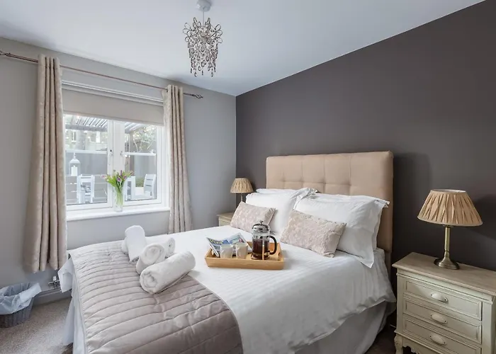 Sugar Reef: Modern Garden House With Ev Charging Near Holiday home