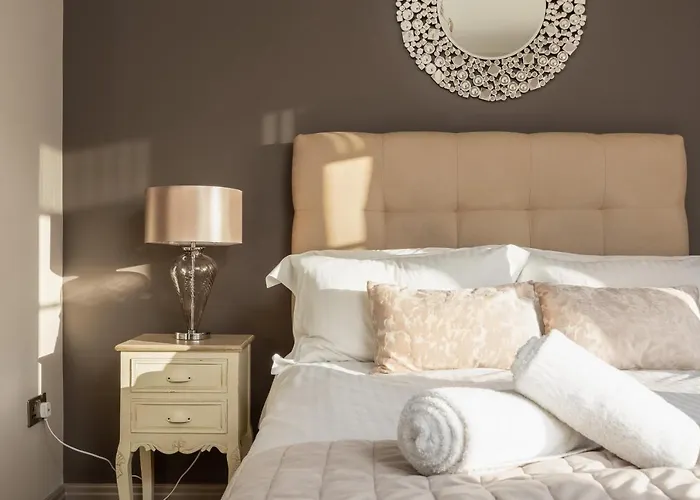 Sugar Reef: Modern Garden House With Ev Charging Near Holiday home