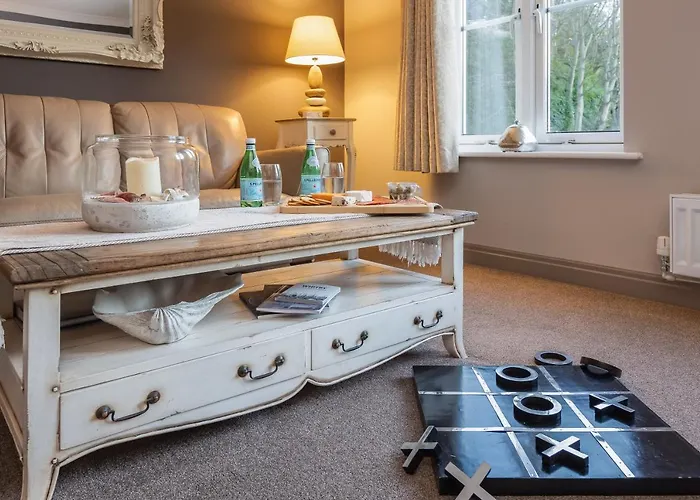 Sugar Reef - A Fantastic Modern House With Garden, Free Parking For 2 Cars, Electric Vehicle Point, Beach, Shops, Bars, Restaurants Just A 10 Minute Walk Away, Maximum Occupancy 4 Guests Tatil Evi Whitby