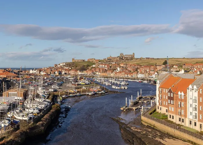 Sugar Reef - A Fantastic Modern House With Garden, Free Parking For 2 Cars, Electric Vehicle Point, Beach, Shops, Bars, Restaurants Just A 10 Minute Walk Away, Maximum Occupancy 4 Guests