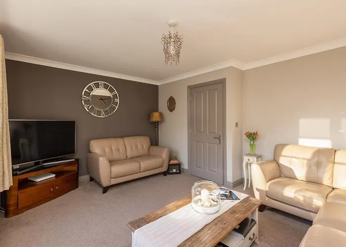 Sugar Reef: Modern Garden House With Ev Charging Near Holiday home