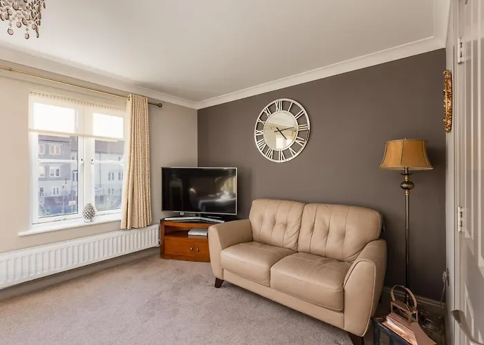 Sugar Reef: Modern Garden House With Ev Charging Near Holiday home