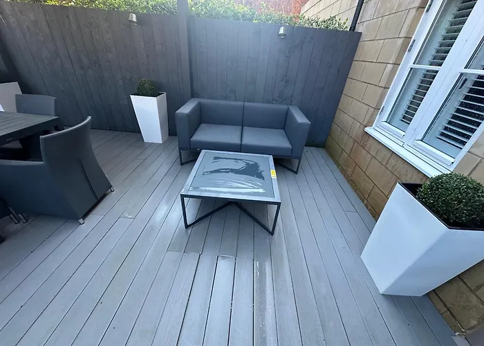 Sugar Reef: Modern Garden House With Ev Charging Near